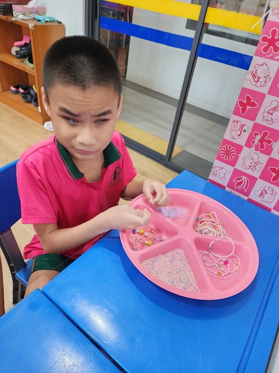 สายคล้องแมส ผลิตภัณฑ์งานฝีมือของนักเรียน เส้นล่ะ 25 บาท