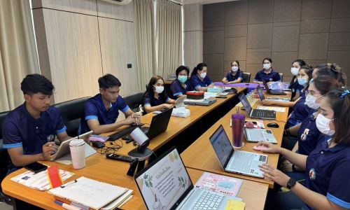กิจกรรมนำเสนองานวิจัยและนวัตกรรมสำหรับนักเรียนตาบอดพิการซ้อน โดยคณะครูได้สรุปผลการวิจัย และนำเสนอ นวัตกรรมที่สร้างขึ้นเพื่อแก้ปัญหาและพัฒนานักเรียนในความดูแลของแต่ละห้องเรียน งานที่นำเสนอทุกชิ้นล้วนแล้วแต่เป็นประโยชน์ ส่งผลดีต่อการพัฒนานักเรียนให้ดียิ่งขึ้นต่อไป