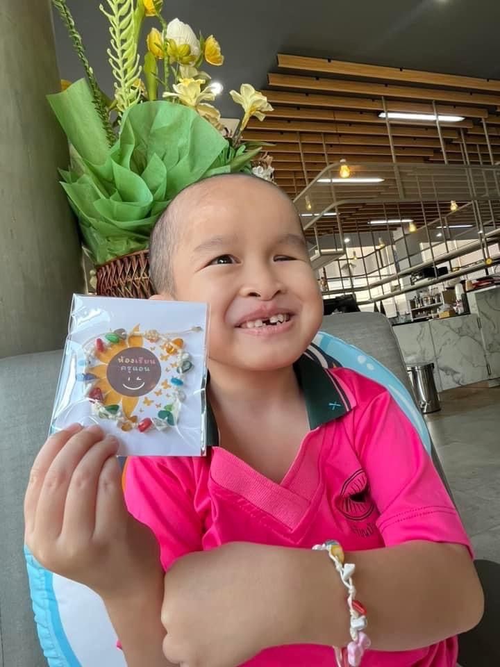 กำไลข้อมือ ผลิตภัณฑ์งานฝีมือของนักเรียน เส้นล่ะ 39 บาท