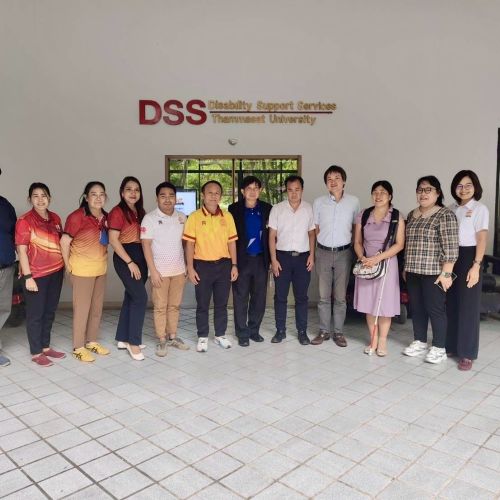 มูลนิธิธรรมิกชนรับมอบลูกโกลบอลจาก สมาคมกีฬาคนตาบอดแห่งประเทศไทย