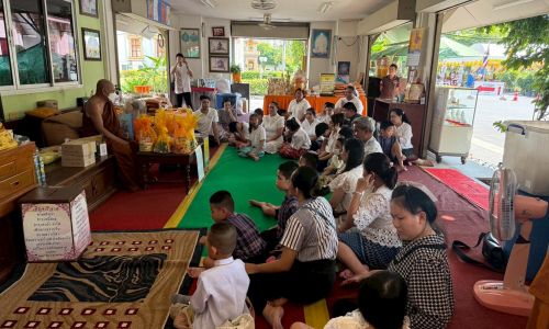 เนื่องในวันมาฆบูชา ครู บุลากร และนักเรียน โรงเรียนบ้านเด็กรามอืนทราได้ร่วมกันทำบุญถวายสังฆทาน และให้อาหารปลา ณ วัดพระศรีมหาธาตุวรมหาวิหาร เพื่อปลูกฝังคุณธรรม จริยธรรม และการแบ่งปัน 🕊️🐟 นอกจากกิจกรรมทางศาสนาแล้ว นักเรียนยังได้เปิดประสบการณ์ในกับการนั่งรถไฟฟ้าไปวัด เรียนรู้การเดินทางในสังคมเมือง ฝึกการปรับตัว และเสริมสร้างความมั่นใจในการใช้ชีวิตประจำวัน