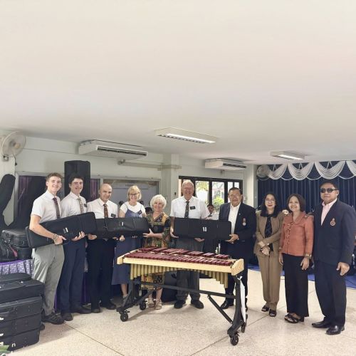 มูลนิธิธรรมิกชนรับมอบลูกโกลบอลจาก สมาคมกีฬาคนตาบอดแห่งประเทศไทย