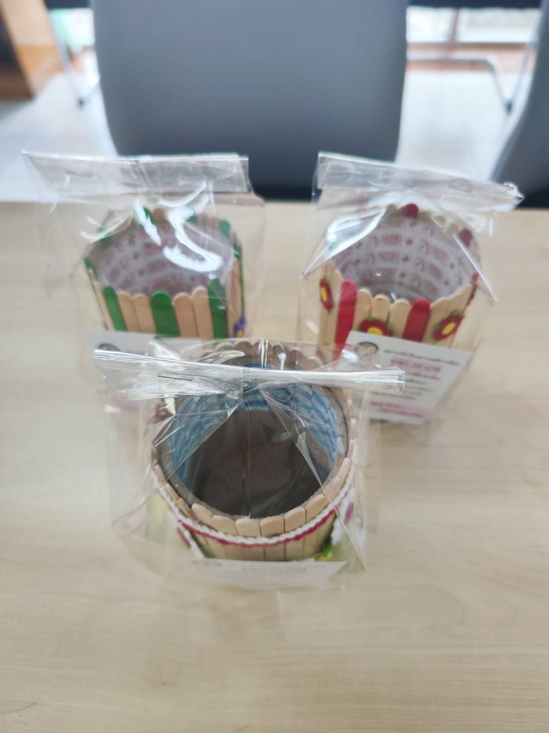 กล่องใส่ดินสอ ปากกา ผลิตภัณฑ์งานฝีมือของนักเรียน อันล่ะ 35 บาท