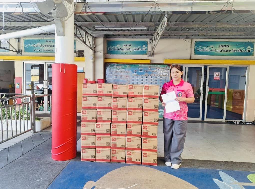 วันที่ 4 มกราคม 2568 ขอขอบพระคุณ คุณ Zanelle Lim และครอบครัว ได้บริจาคน้ำดื่มให้น้องๆ โรงเรียนบ้านเด็กรามอินทรา 