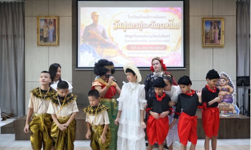 โรงเรียนบ้านเด็กรามอินทรา ได้จัดกิจกรรมเนื่องใน วันสุนทรภู่ และ วันภาษาไทยแห่งชาติ เพื่อให้นักเรียนได้เรียนรู้และตระหนักถึงคุณค่าของภาษาไทย วรรณคดี และมรดกทางวัฒนธรรมอันทรงคุณค่าของชาติ ภายในงาน น้อง ๆ ได้ร่วมกิจกรรมอย่างสนุกสนาน อาทิ การแต่งกายเป็นตัวละครในวรรณคดี อ่านบทกลอน และกิจกรรมสร้างสรรค์ที่ช่วยส่งเสริมการใช้ภาษาไทยอย่างถูกต้อง พร้อมทั้งปลูกฝังความรักในภาษาไทยผ่านการเรียนรู้ที่เหมาะสมกับศักยภาพของนักเรียนแต่ละคน