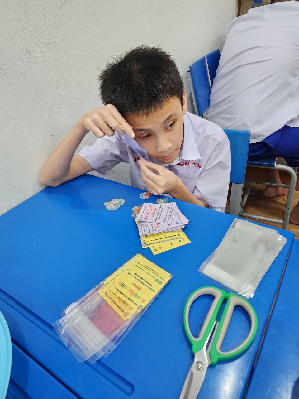 สายคล้องแมส ผลิตภัณฑ์งานฝีมือของนักเรียน เส้นล่ะ 25 บาท