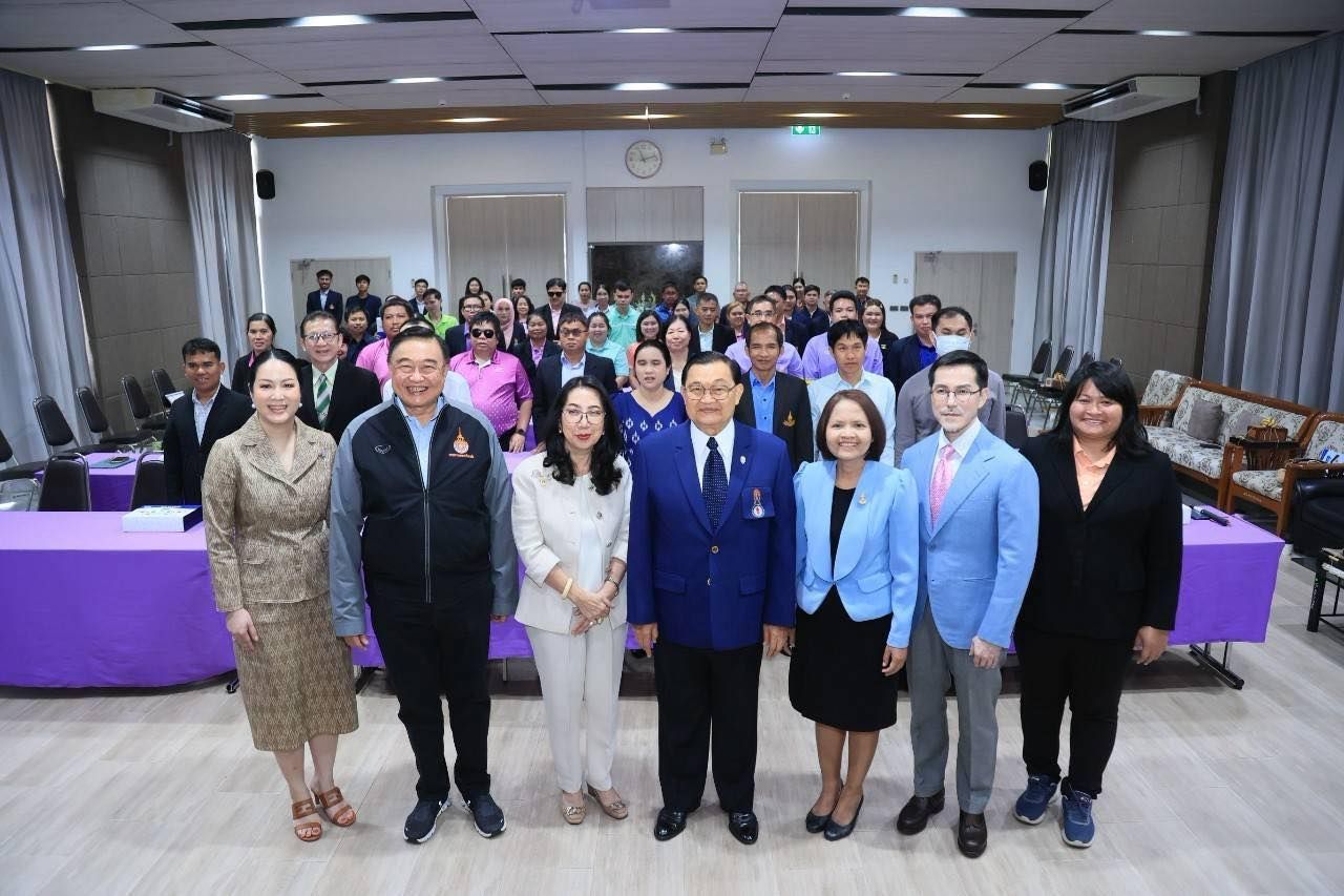 กิจกรรมรับมอบเครื่อง Braille Learning สำหรับการสอนเด็กตาบอด พัฒนาขึ้นโดย มหาวิทยาลัยเทคโนโลยีราชมงคลอีสาน จากการจัดคอนเสิร์ตสุนทราภรณ์ "เพลงรักสานฝัน ของขวัญวันแม่แด่น้องพิการทางการเห็น" 