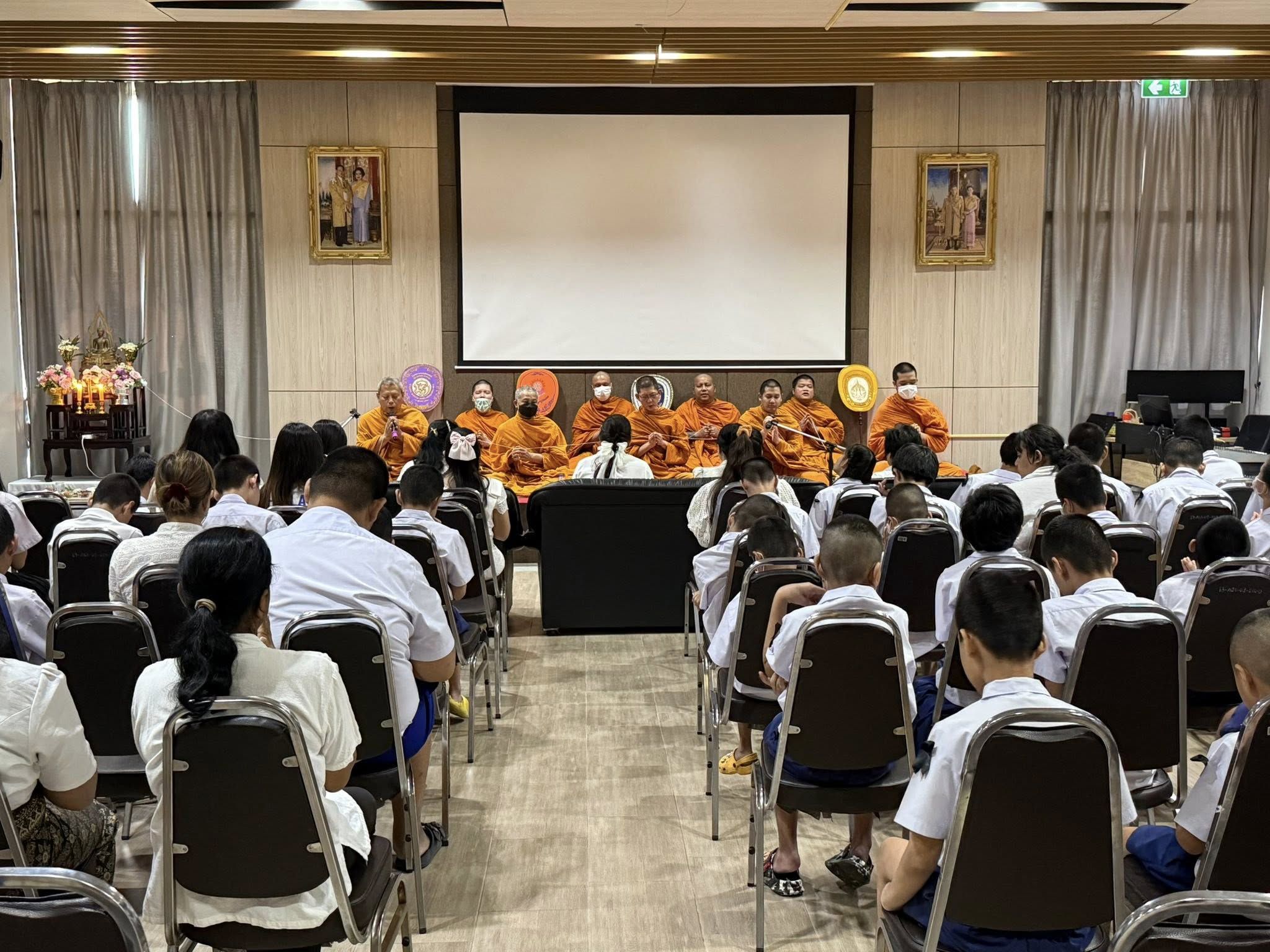 เนื่องในวันครบรอบ 47 ปี การก่อตั้งมูลนิธิธรรมิกชนเพื่อคนตาบอดในประเทศไทย ในพระบรมราชูปถัมภ์ วันที่ 2 ธันวาคม 2568 โรงเรียนบ้านเด็กรามอินทรา ได้จัดกิจกรรมทำบุญ ถวายเพลพระสงฆ์ 9 รูป เพื่อเป็นสิริมงคลและนักเรียนได้เรียนรู้วันสำคัญนี้