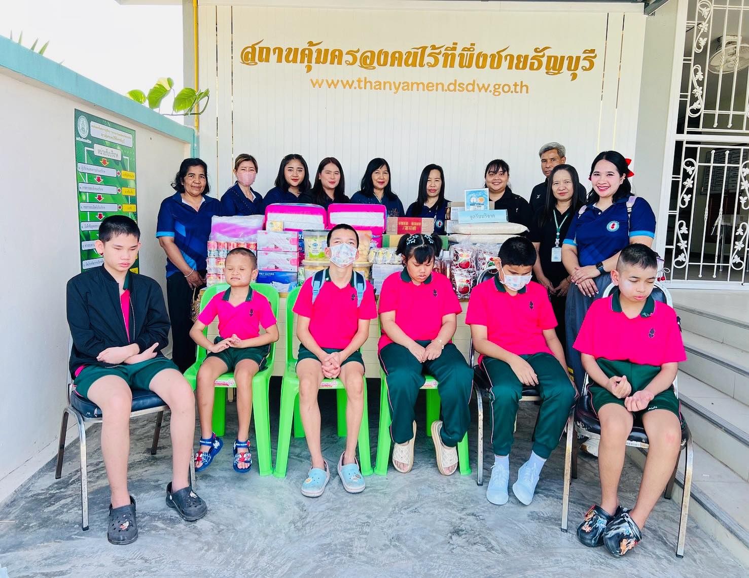 เนื่องในวันครบรอบ 47 ปี การก่อตั้งมูลนิธิธรรมิกชนเพื่อคนตาบอดในประเทศไทย ในพระบรมราชูปถัมภ์ 2 ธันวาคม 2568 โรงเรียนบ้านเด็กรามอินทรา ได้จัดกิจกรรมบำเพ็ญประโยชน์ โดยคณะครูบุคลากรและนักเรียน เดินทางไปมอบบริจาคสิ่งของ ณ สถานคุ้มครองคนไร้ที่พึ่งชายธัญบุรี
