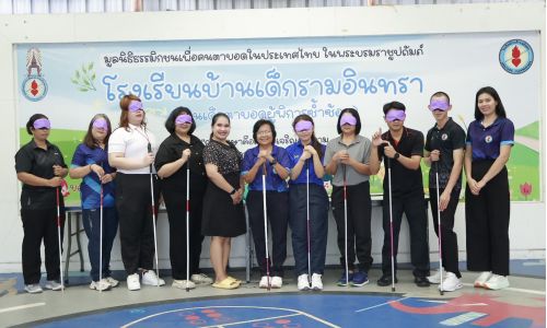 กิจกรรมฝึกทักษะการทำความคุ้นเคยกับสภาพแวดล้อม (Orientation & Mobility : O&M) 🌿✨ ครูและบุคลากรได้ร่วมฝึกทักษะ O&M เพื่อเรียนรู้การดูแลและช่วยเหลือนักเรียนผู้พิการทางการเห็นในชีวิตประจำวัน ทั้งเรื่องการเดิน การใช้ประสาทสัมผัส และการปรับตัวกับสภาพแวดล้อมต่าง ๆ